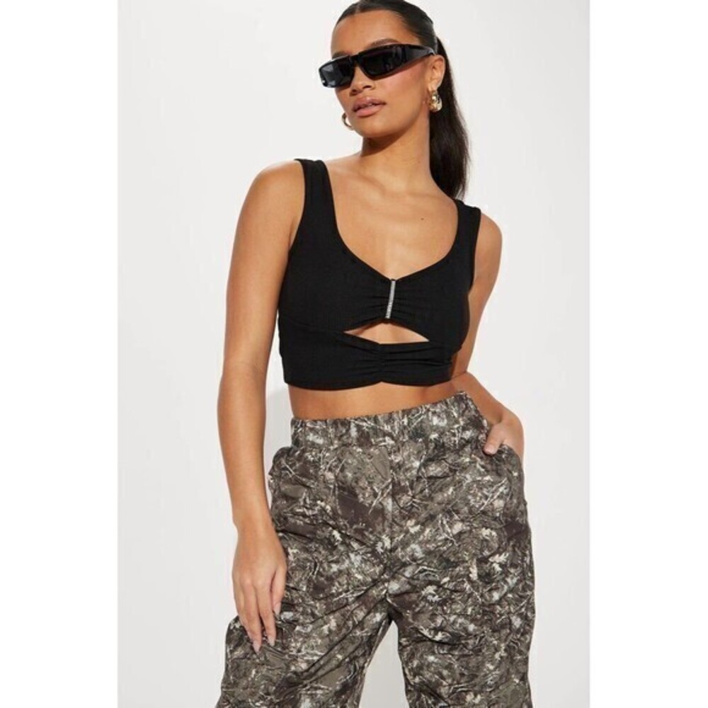 Julia Rhinestone Cut Out‎ Detail Crop Top Size M RefM021